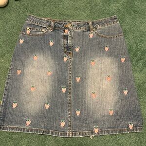 Lily Pulitzer Jean skirt strawberry embroidery 6